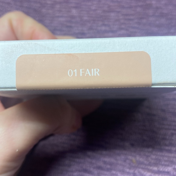 Glow wish luminous pressed powder in 01 fair by huda beauty - Picture 2 of 5